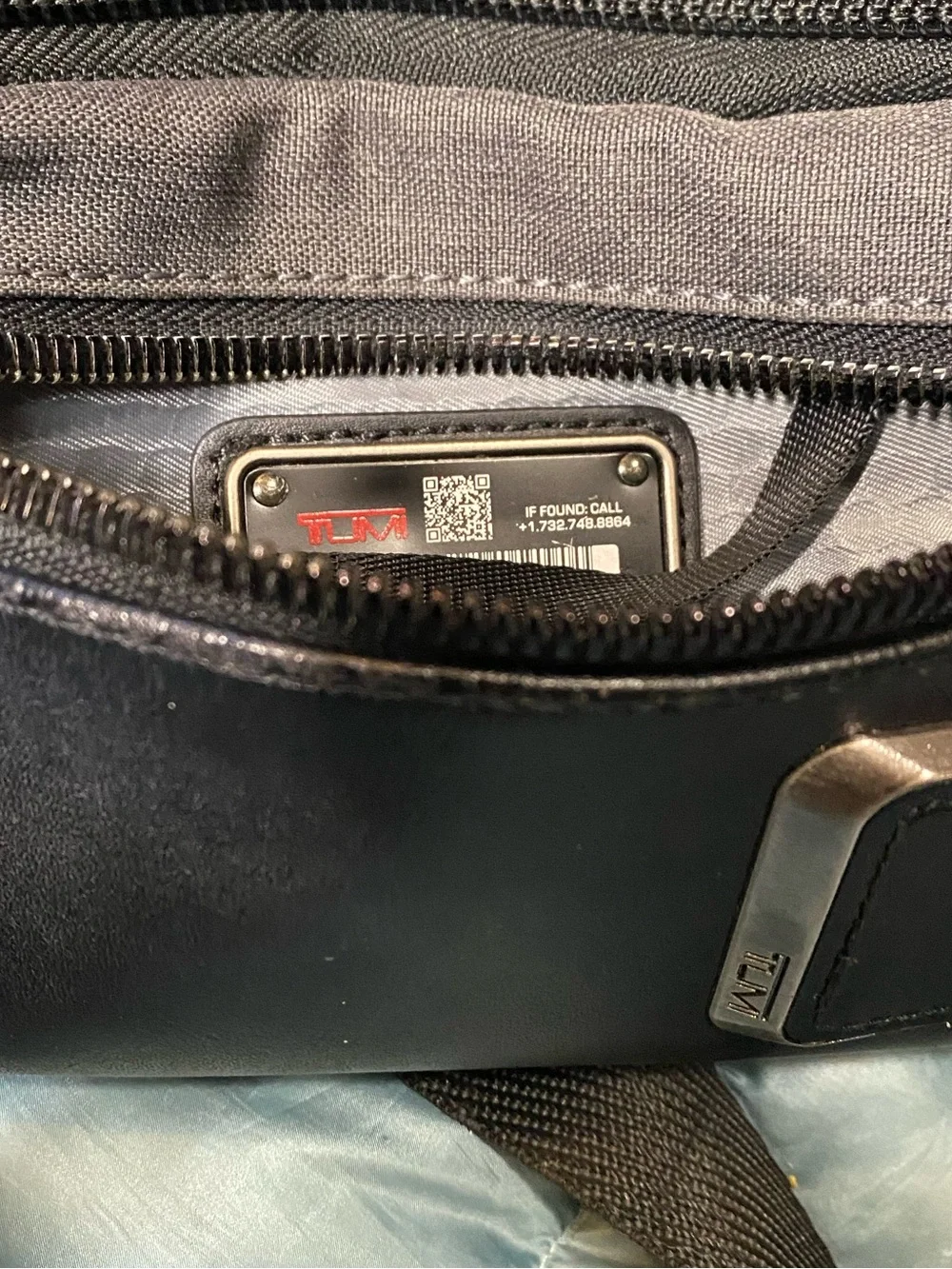 EUC Mens Tumi Black Leather-Front Sling.  Retail $450